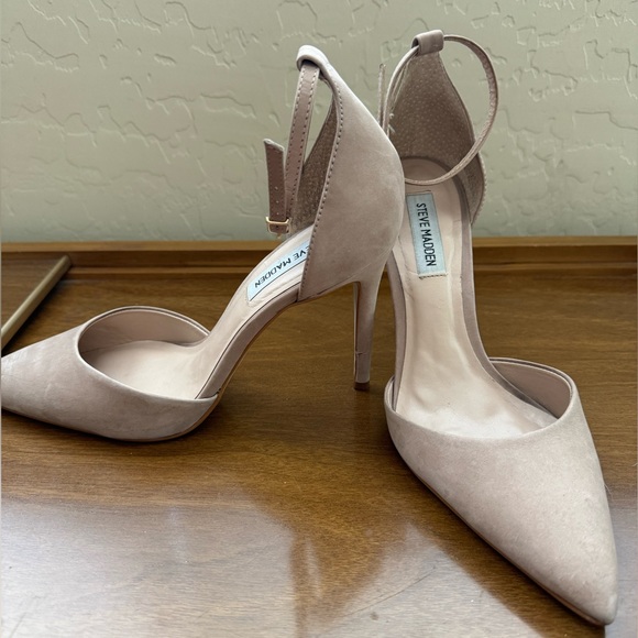 Steve Madden Heels - Ankle Strap, Pointed Toe - Picture 4 of 7